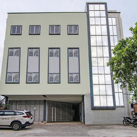 Oyo 92300 Koala House Hotel Пеканбару Екстериор снимка