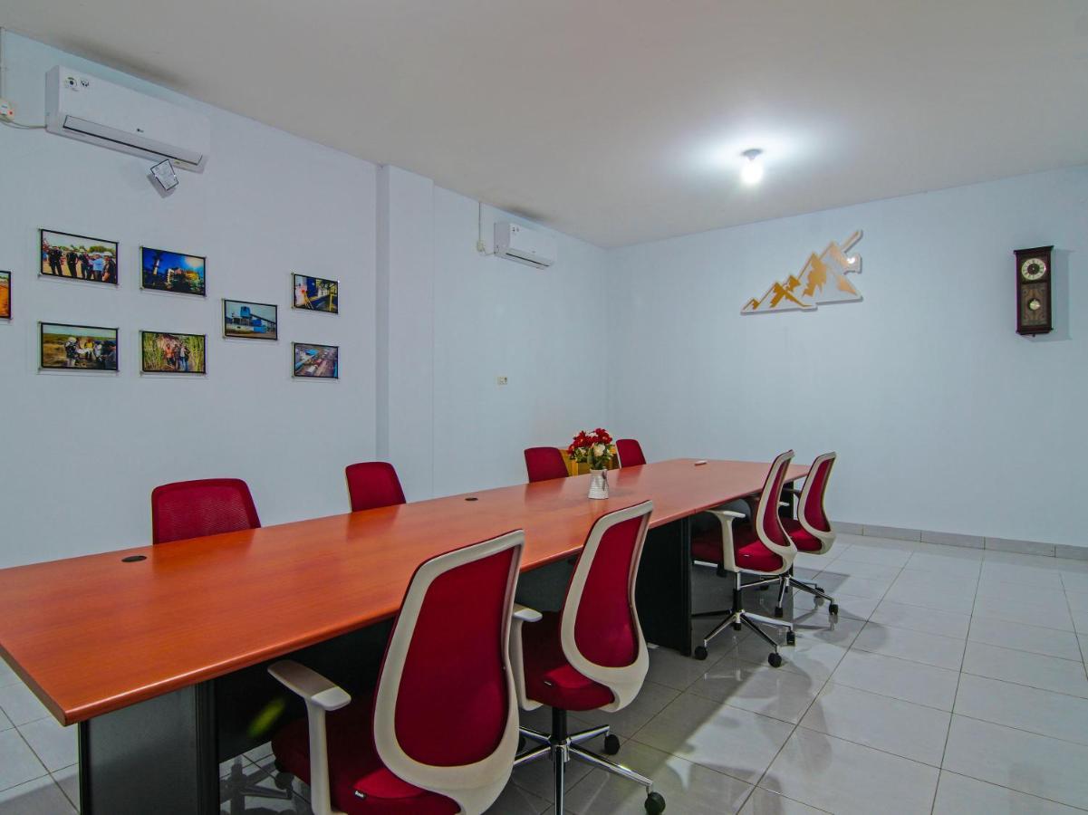 Oyo 92300 Koala House Hotel Пеканбару Екстериор снимка